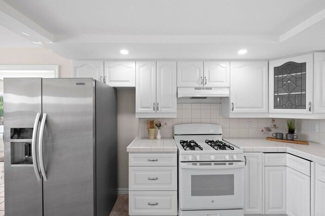 917 Gretna Green Way, Escondido, CA 92025 - kitchen featuring stainless steel fridge with ice dispenser, white gas stove, under cabinet range hood, tile countertops, and recessed lighting