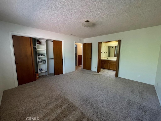 1039 Maple St, Arroyo Grande, CA 93420 - unfurnished bedroom featuring light carpet, a textured ceiling, and a closet
