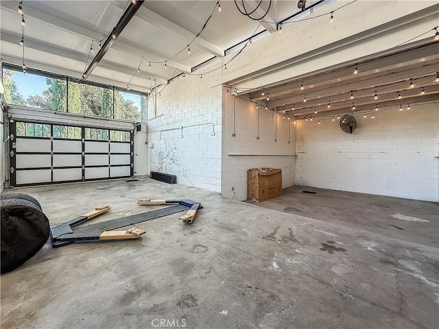 567 Lone Oak Dr, Thousand Oaks, CA 91362 - view of garage