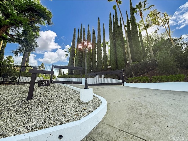 567 Lone Oak Dr, Thousand Oaks, CA 91362 - view of property's community with a gate
