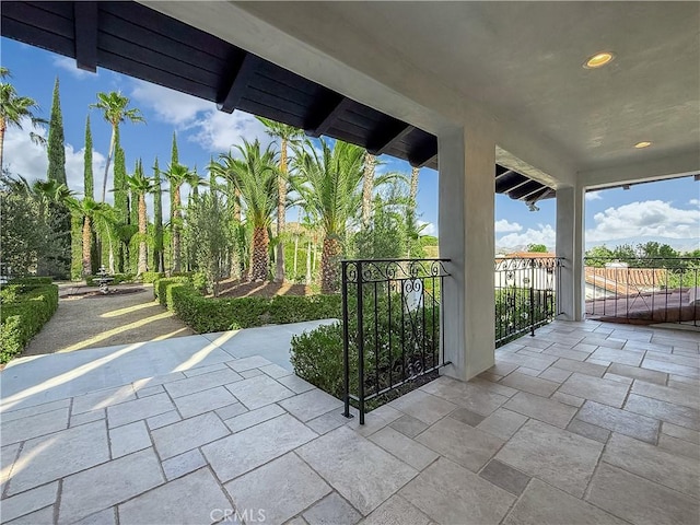 567 Lone Oak Dr, Thousand Oaks, CA 91362 - view of patio / terrace