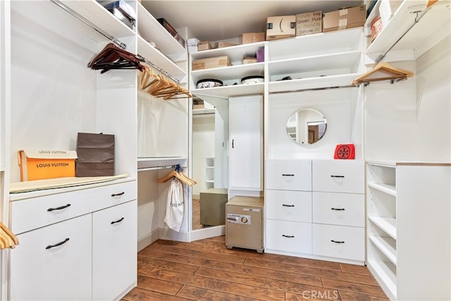9942 Sunfish Cir, Paso Robles, CA 93446 - walk in closet featuring dark wood-type flooring