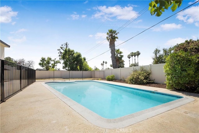 801 Navajo Dr, Riverside, CA 92507 - view of pool featuring a fenced backyard