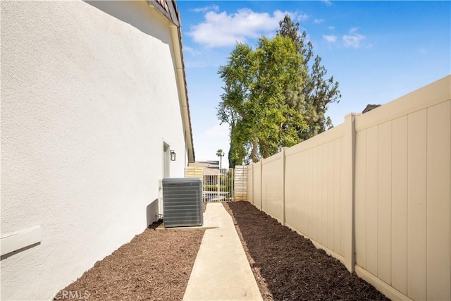 801 Navajo Dr, Riverside, CA 92507 - view of yard