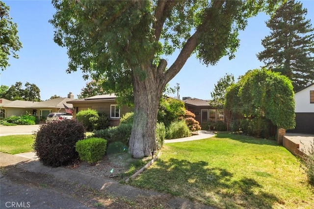 8 Barton Pkwy, Oakdale, CA 95361 - view of front of home featuring a front lawn