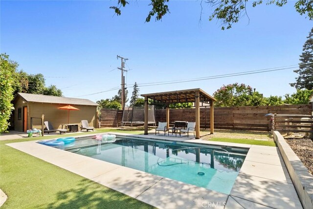 8 Barton Pkwy, Oakdale, CA 95361 - view of swimming pool featuring a fenced backyard and a patio area