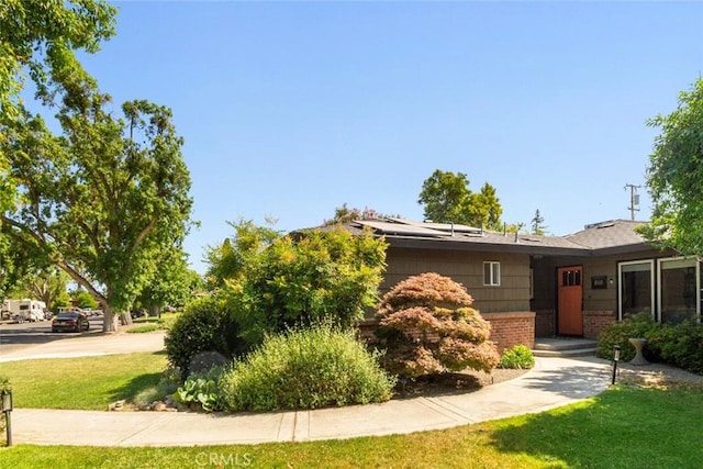 8 Barton Pkwy, Oakdale, CA 95361 - view of front facade with a front yard and brick siding