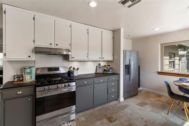 8 Barton Pkwy, Oakdale, CA 95361 - kitchen with stainless steel appliances, under cabinet range hood, dark countertops, white cabinets, and recessed lighting
