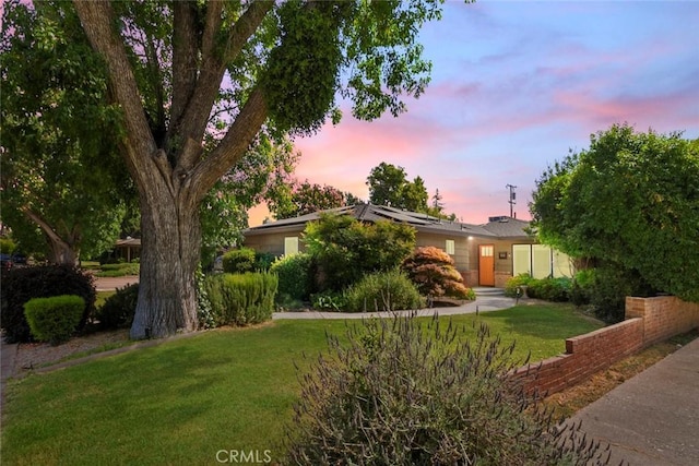 8 Barton Pkwy, Oakdale, CA 95361 - view of front facade with solar panels and a front lawn