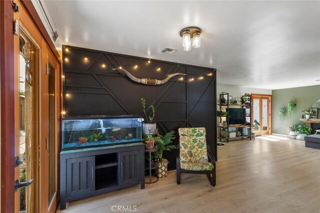 8 Barton Pkwy, Oakdale, CA 95361 - living room featuring wood finished floors