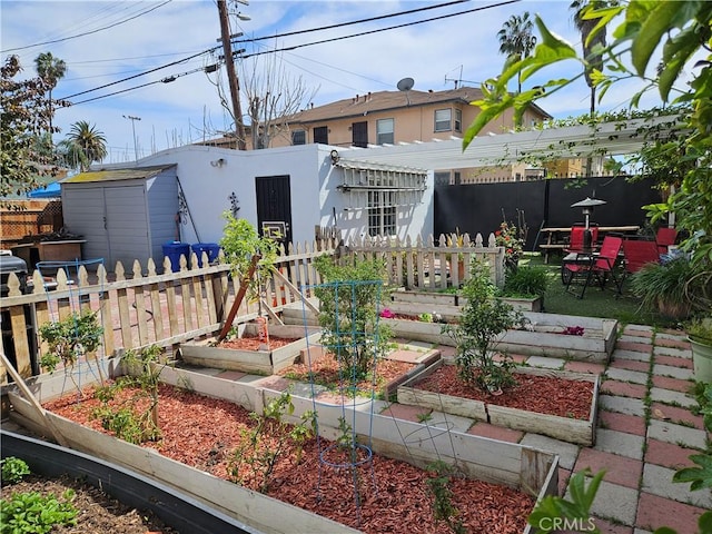 1722 W 60th Pl, Los Angeles, CA 90047 - view of yard featuring a garden and a shed