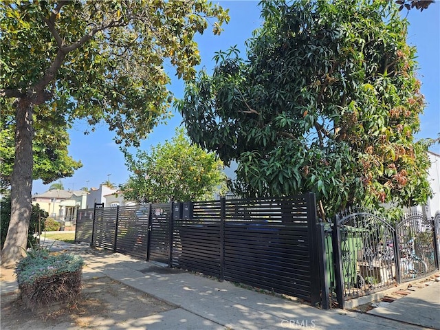 1722 W 60th Pl, Los Angeles, CA 90047 - view of gate