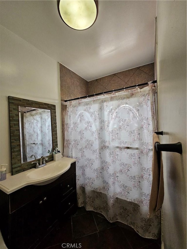 1722 W 60th Pl, Los Angeles, CA 90047 - full bath featuring tile patterned flooring, vanity, and a shower with shower curtain