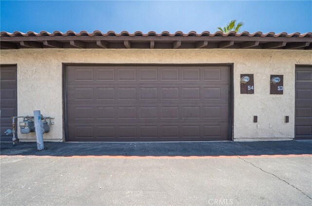 1077 Santo Antonio Dr Unit 54, Colton, CA 92324 - view of garage