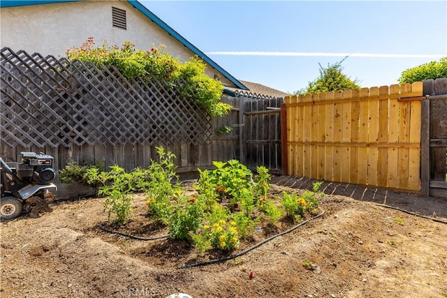 1678 Bella Vista Ct, Paso Robles, CA 93446 - view of yard with a vegetable garden