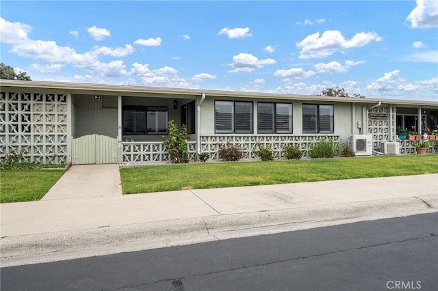 1670 Interlachen Rd Unit 43J, Seal Beach, CA 90740 - view of front facade featuring a front lawn and covered porch