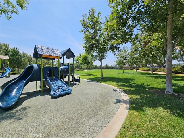 4979 Graphite Creek Rd, Jurupa Valley, CA 91752 - community play area featuring a yard