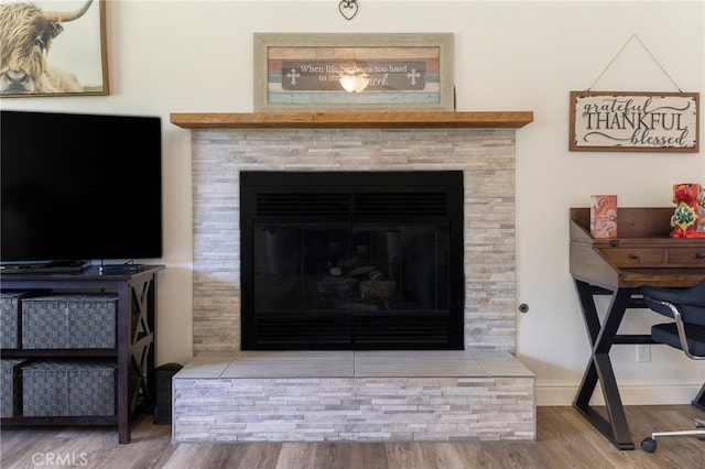 2619 Amanecida, Chico, CA 95928 - detailed view of wood finished floors and a stone fireplace