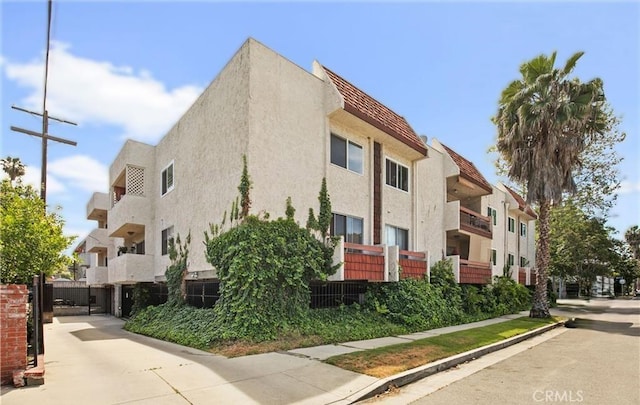 12157 Moorpark St Unit 204, Studio City, CA 91604 - view of building exterior