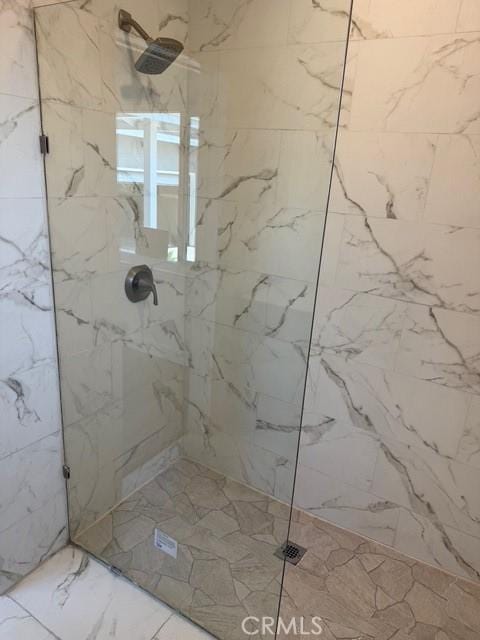 14516 Florita Rd, La Mirada, CA 90638 - bathroom featuring tiled shower