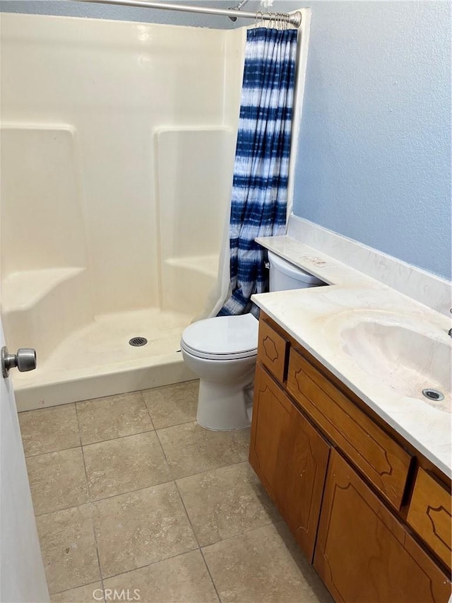 15400 Don Roberto Rd, Victorville, CA 92394 - bathroom featuring a shower stall, vanity, and a textured wall