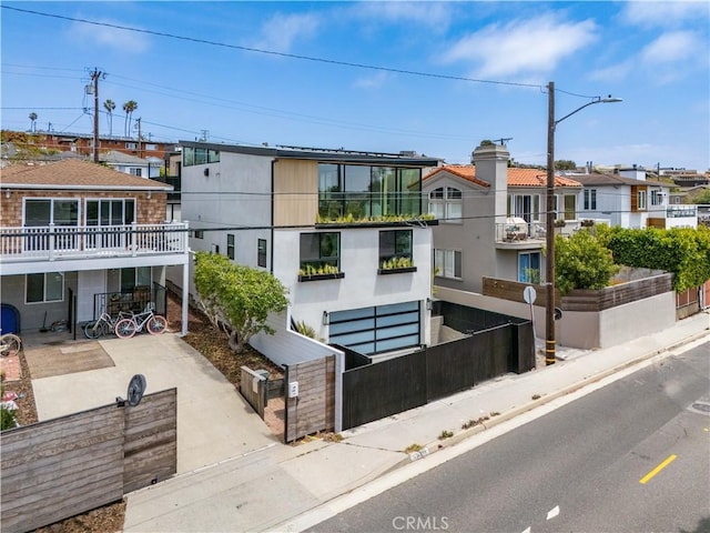 2007 Ava Ave, Hermosa Beach, CA 90254 - view of property with a fenced front yard and a residential view