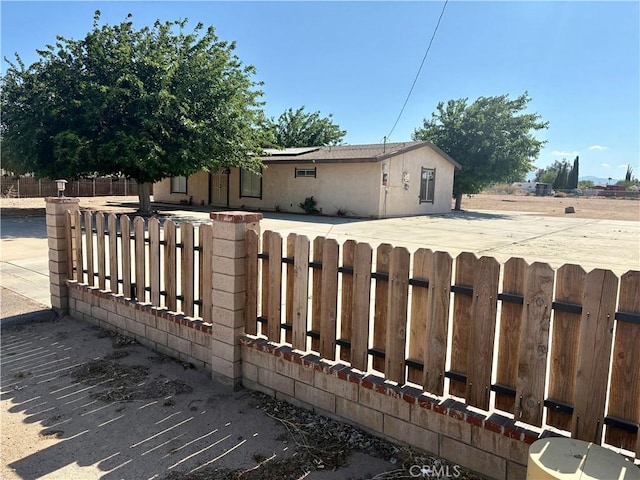 9856 Hawthorne Ave, Hesperia, CA 92345 - view of front facade featuring a fenced front yard and solar panels