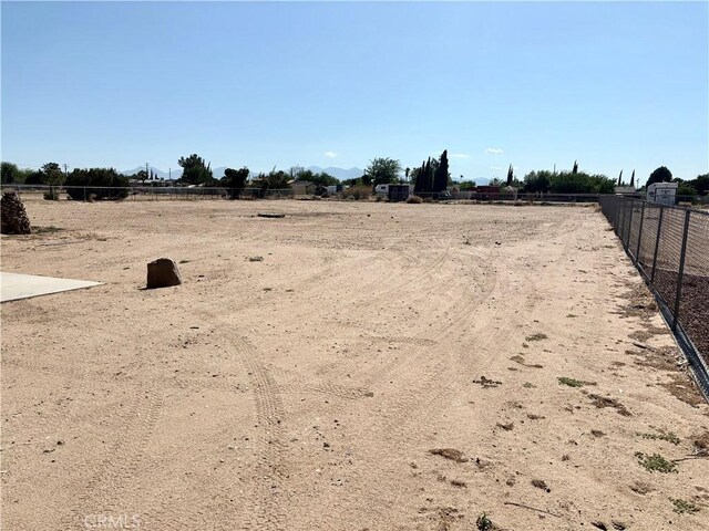 9856 Hawthorne Ave, Hesperia, CA 92345 - view of yard