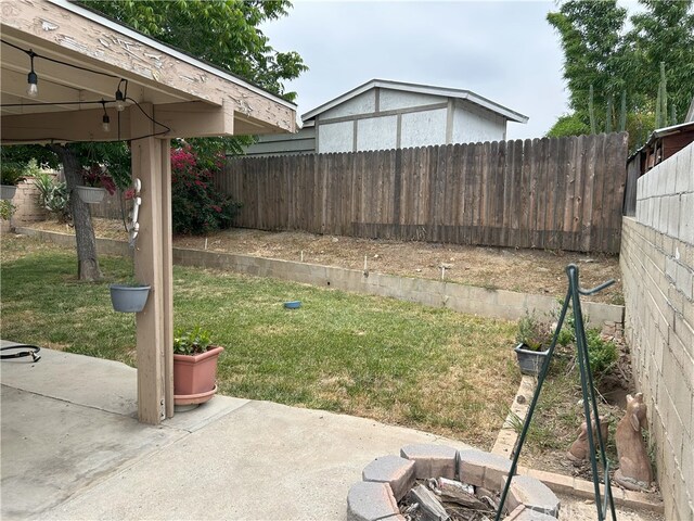 826 Railroad St, Corona, CA 92882 - view of yard with a patio area