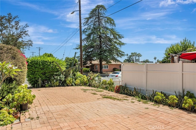 7134 Stansbury Ave, Van Nuys, CA 91405 - view of patio