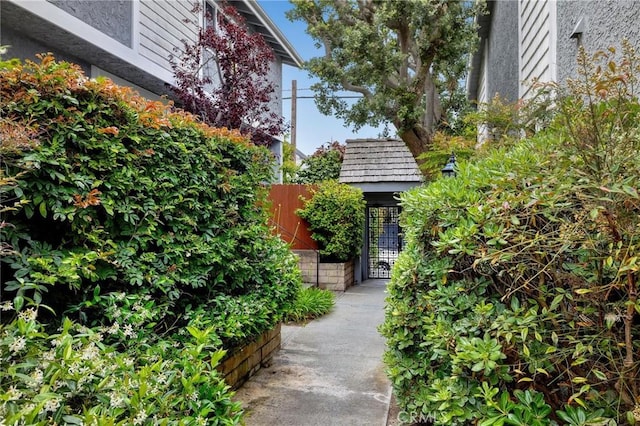 504 Harkness Ln Unit 1, Redondo Beach, CA 90278 - view of yard with a gate