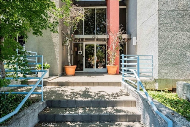 5151 Balboa Blvd Unit 104, Encino, CA 91316 - doorway to property with stucco siding