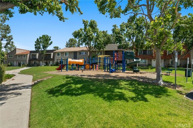 22524 Paseo Terraza, Saugus, CA 91350 - community jungle gym with a yard and a residential view