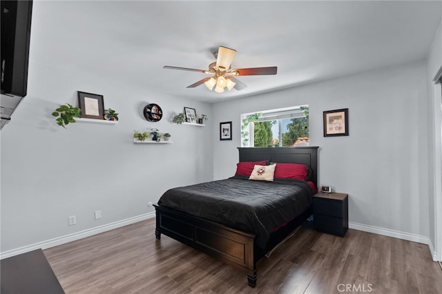 22524 Paseo Terraza, Saugus, CA 91350 - bedroom with wood finished floors and a ceiling fan