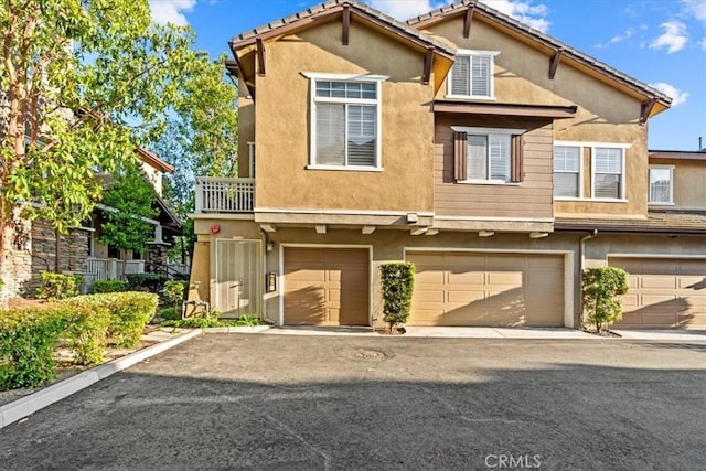 74 Garrison Loop, Ladera Ranch, CA 92694 - townhome / multi-family property featuring stucco siding, an attached garage, and driveway