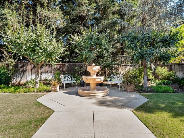 6660 N St Catherine Ct, Fresno, CA 93711 - fenced backyard with a patio area