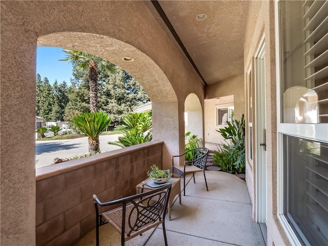 6660 N St Catherine Ct, Fresno, CA 93711 - view of patio / terrace