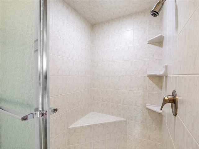 6660 N St Catherine Ct, Fresno, CA 93711 - full bathroom featuring a stall shower