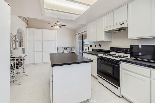 6333 Carodean Rd Unit 29, Palms, CA 92277 - kitchen featuring black appliances, under cabinet range hood, dark countertops, a ceiling fan, and vaulted ceiling