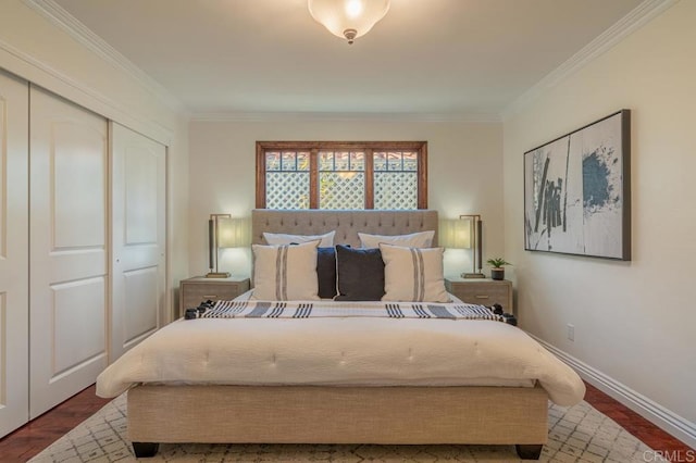4280 Trias St, San Diego, CA 92103 - bedroom with crown molding, a closet, and wood finished floors