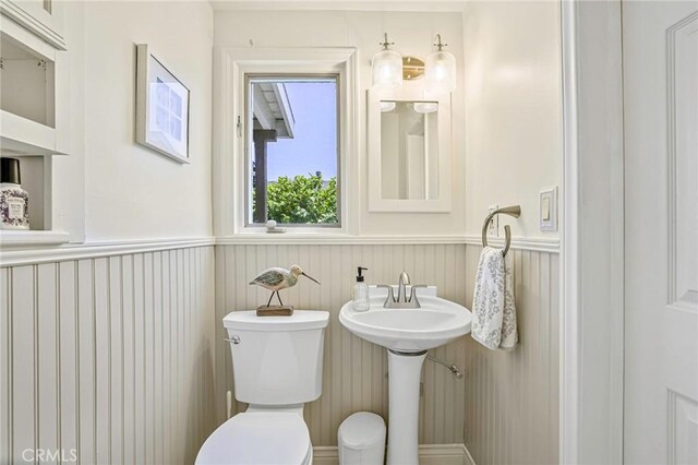 1440 8th St, Manhattan Beach, CA 90266 - half bathroom with toilet and a wainscoted wall