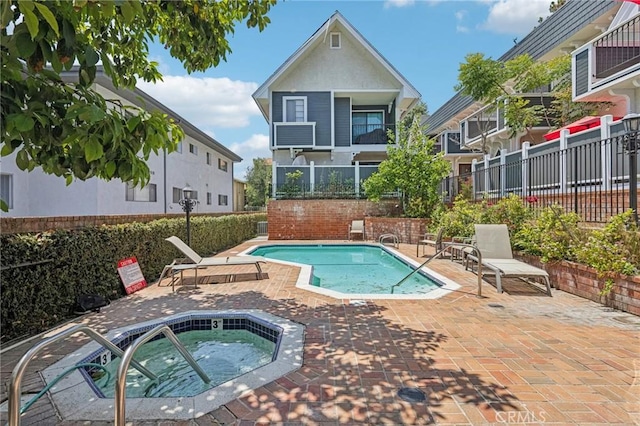 434 S Los Robles Ave Unit 4, Pasadena, CA 91101 - community pool featuring a hot tub and a patio