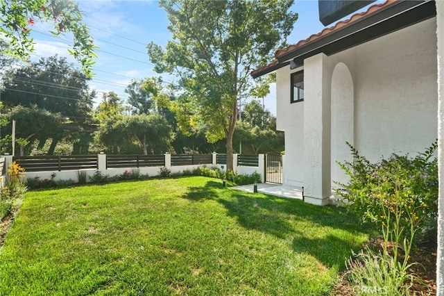 4016 Old Topanga Canyon Rd, Calabasas, CA 91302 - view of yard featuring a gate