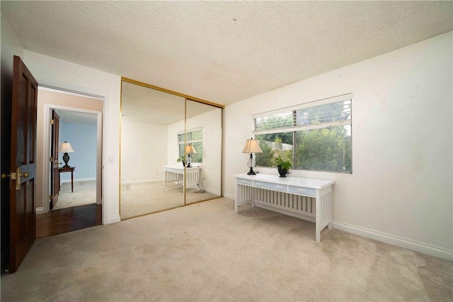 2527 Gibbons St, El Cajon, CA 92020 - bedroom featuring carpet, a textured ceiling, and a closet