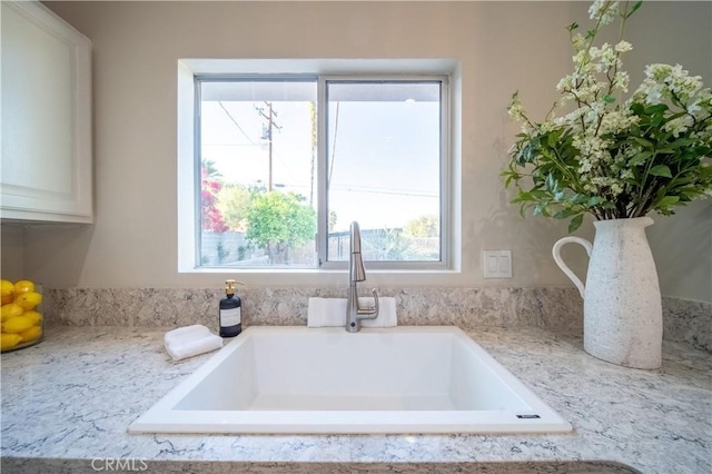73466 Salt, Cedar, Palm Desert, CA 92260 - kitchen view of a sink