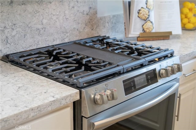 73466 Salt, Cedar, Palm Desert, CA 92260 - kitchen view of gas range, tasteful backsplash, and light stone counters