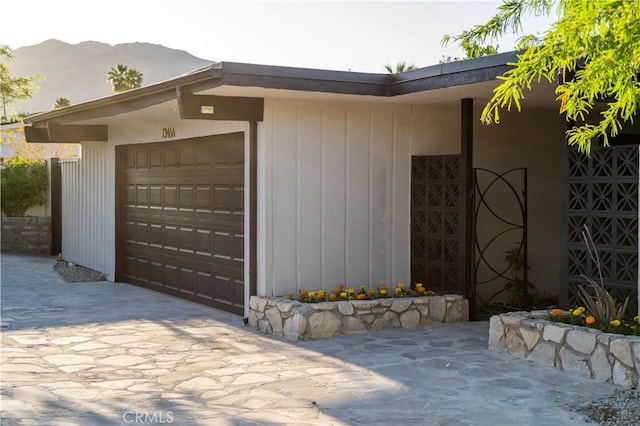 73466 Salt, Cedar, Palm Desert, CA 92260 - garage featuring a mountain view