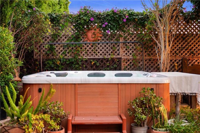 4260 Mcconnell Blvd, Los Angeles, CA 90066 - wooden terrace with a hot tub