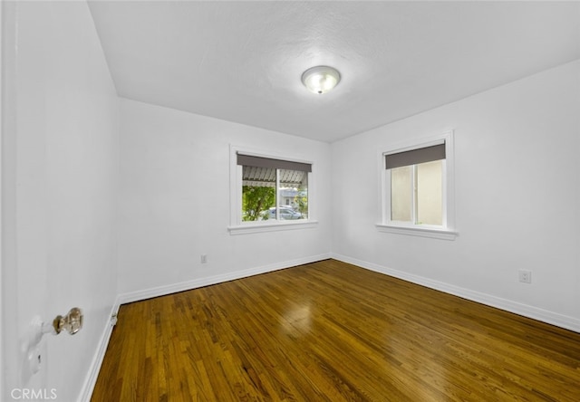 4260 Mcconnell Blvd, Los Angeles, CA 90066 - unfurnished room with baseboards and wood finished floors