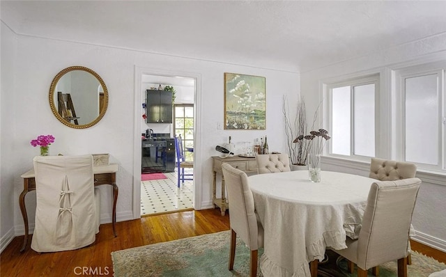 4260 Mcconnell Blvd, Los Angeles, CA 90066 - dining room with wood finished floors and baseboards
